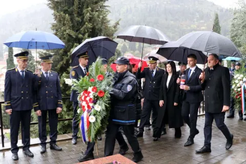 Vlada i MUP HNŽ odali počast ubijenomu ministru Jozi Leutaru
