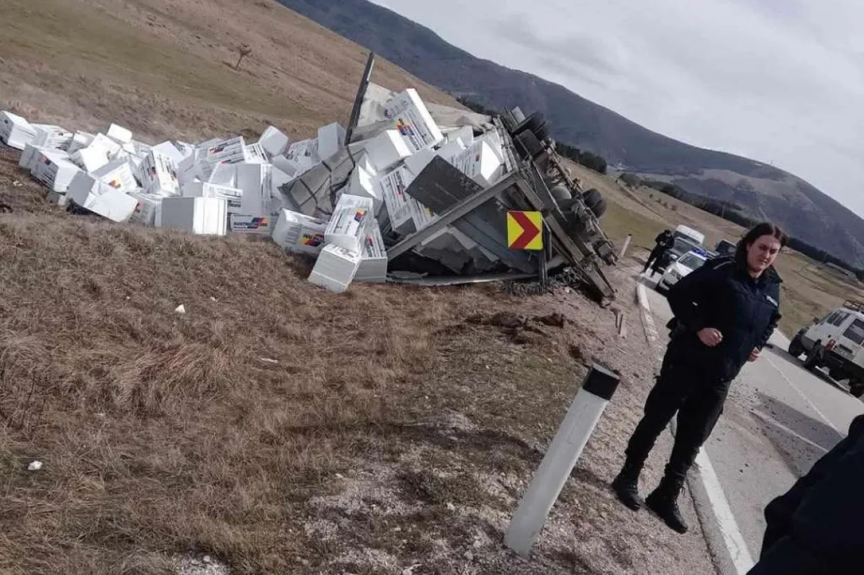Olujni vjetar prevrnuo teretno vozilo na Kupreškom polju
