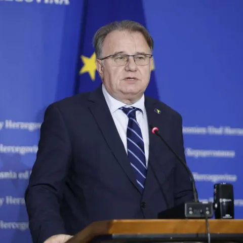 Nermin Nik&scaron;ić