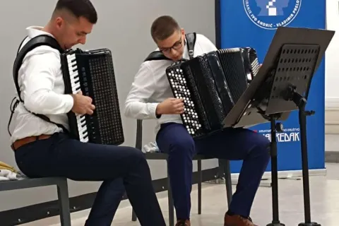 Svečano obilježen Svjetski dan harmonike koncertom akordeonista Marka Plavčića i Ante Milića