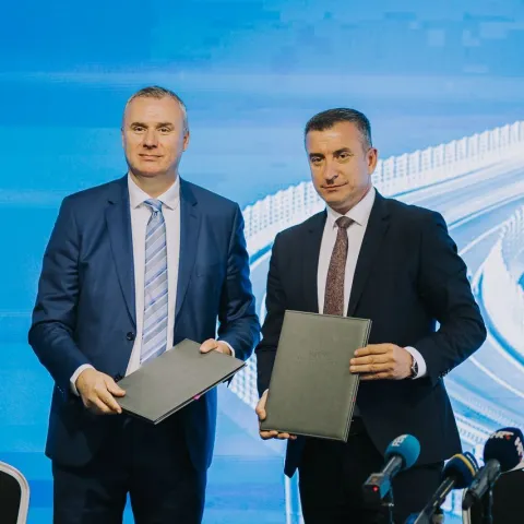 Donacijom u iznosu od 100.000 eura osigurana su sredstva za cjelovitu obnovu objekta "Čitaonica" u sklopu Hrvatskog doma u selu Kostajnica (MZ Neretvica).