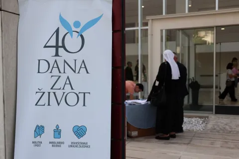 MOSTAR, 28. svibnja (FENA) - Predstavljanje knjige ''Tri koraka do hrvatskog preporoda'', autora dr. sc. Krunoslava Puškara upriličena je u srijedu u Mostaru, u organizaciji Inicijative ''40 dana za život'' Mostar.(Foto FENA/Branka Soldo)