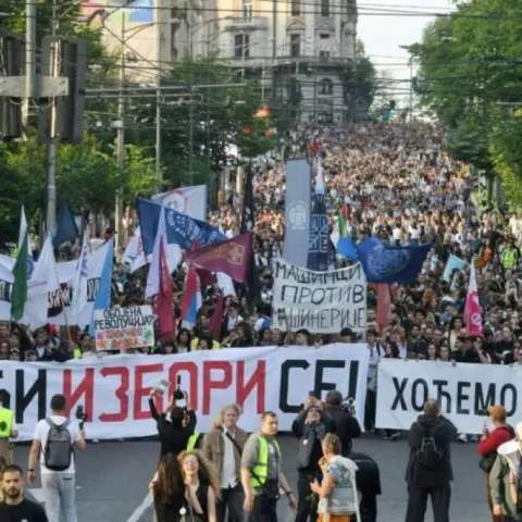 Srbija obilježava sedam mjeseci od novosadske tragedije, prosvjedi u 32 grada