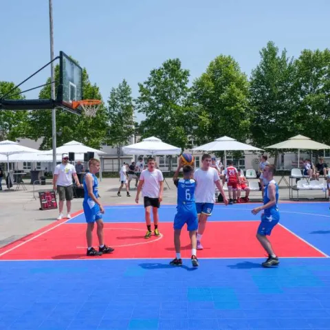 Košarkaškim turnirom nastavljena akcija "Srcem za Osmicu"