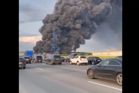 Snažan napad dronovima na Moskvu. Zatvorene zračne luke, gorjela tvornica... 