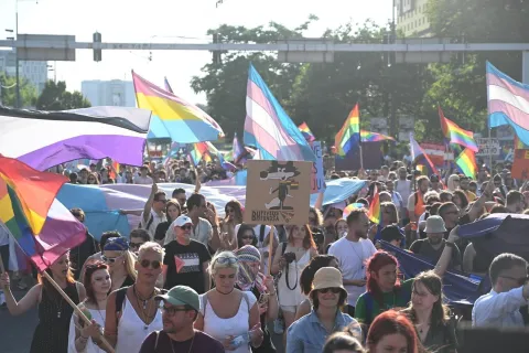 U Sarajevu se održava šesta bh. "Povorka ponosa", a ove godine pod sloganom "Ljubav je zakon". Pored ostalog, traže pravno priznanje istospolnih zajednica