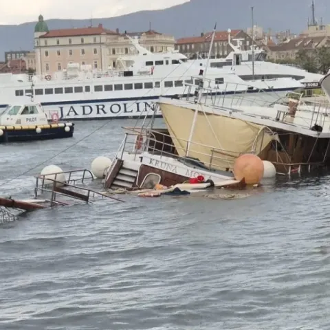 Potonuće broda u Splitu