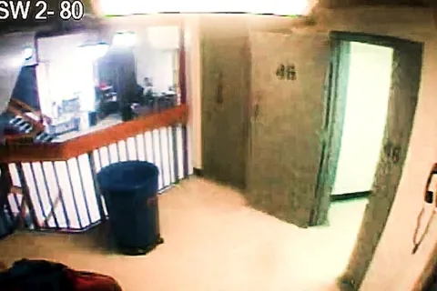 U snimci za koju FBI kaže da je dokaz da se Epstein ubio nedostaje minuta 