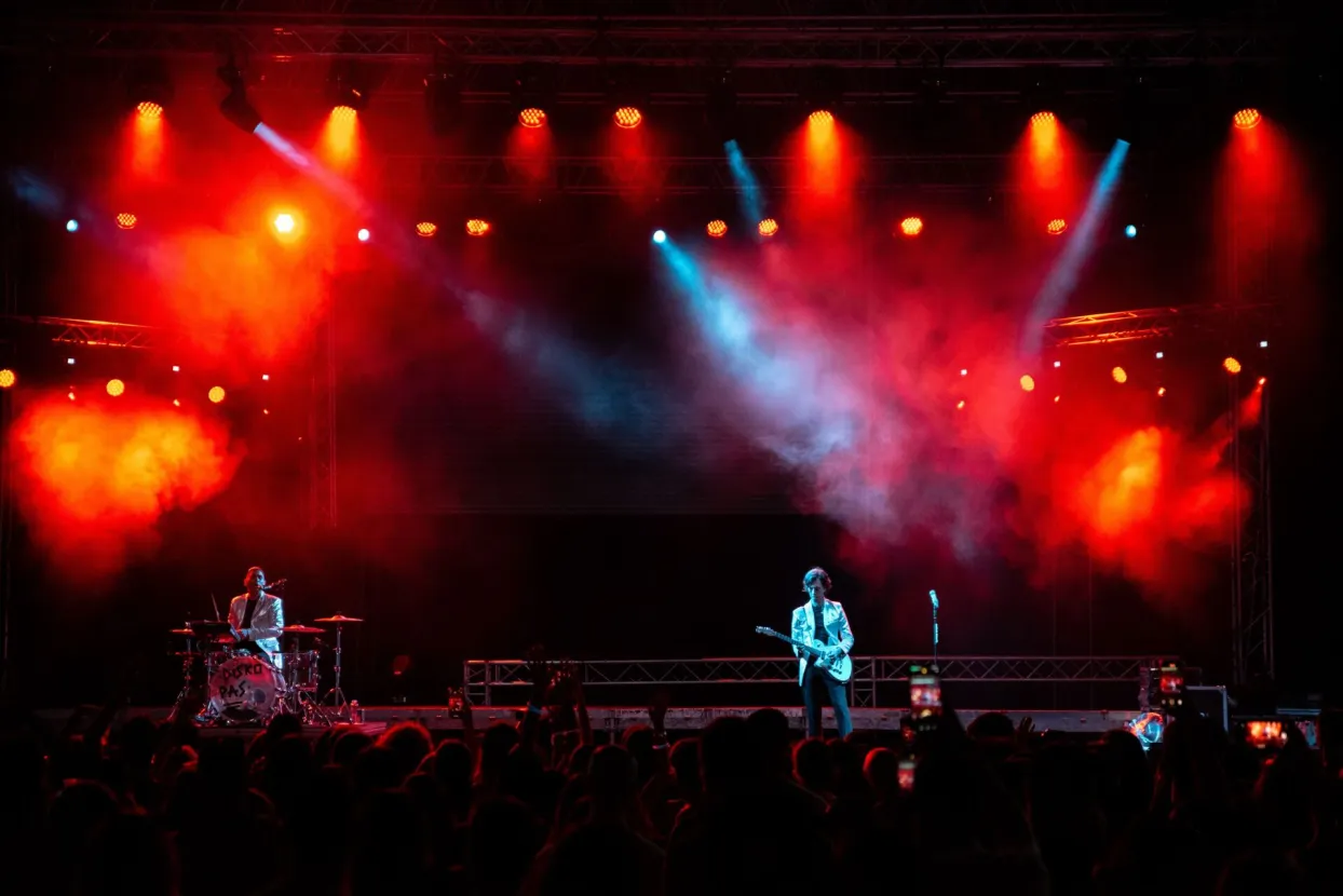 MOSTAR, 9. srpnja (FENA) - Trinaesto izdanje Mostar Summer Festa (MSF) još jednom je potvrdilo status MSF-a kao jednog od najvažnijih urbanih festivala u regiji, a organizatori, iznimno zadovoljni ovogodišnjim izdanjem, u razgovoru za Fenu ističu važnost Festivala za kulturnu i turističku promociju Mostara, sve veću posjećenost iz zemlje i inozemstva, te prepoznatljivu festivalsku energiju i produkciju koja iz godine u godinu privlači vjernu, ali i novu publiku. (Foto FENA/Denis Leko)