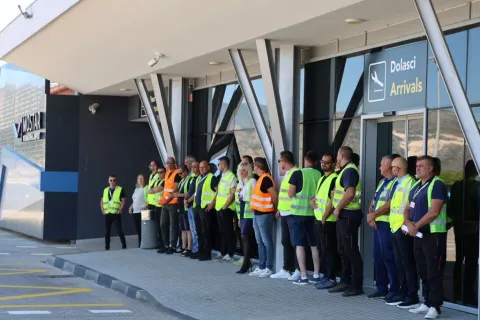 Radnici Zračne luke Mostar održali štrajk upozorenja, traže povećanje plaća