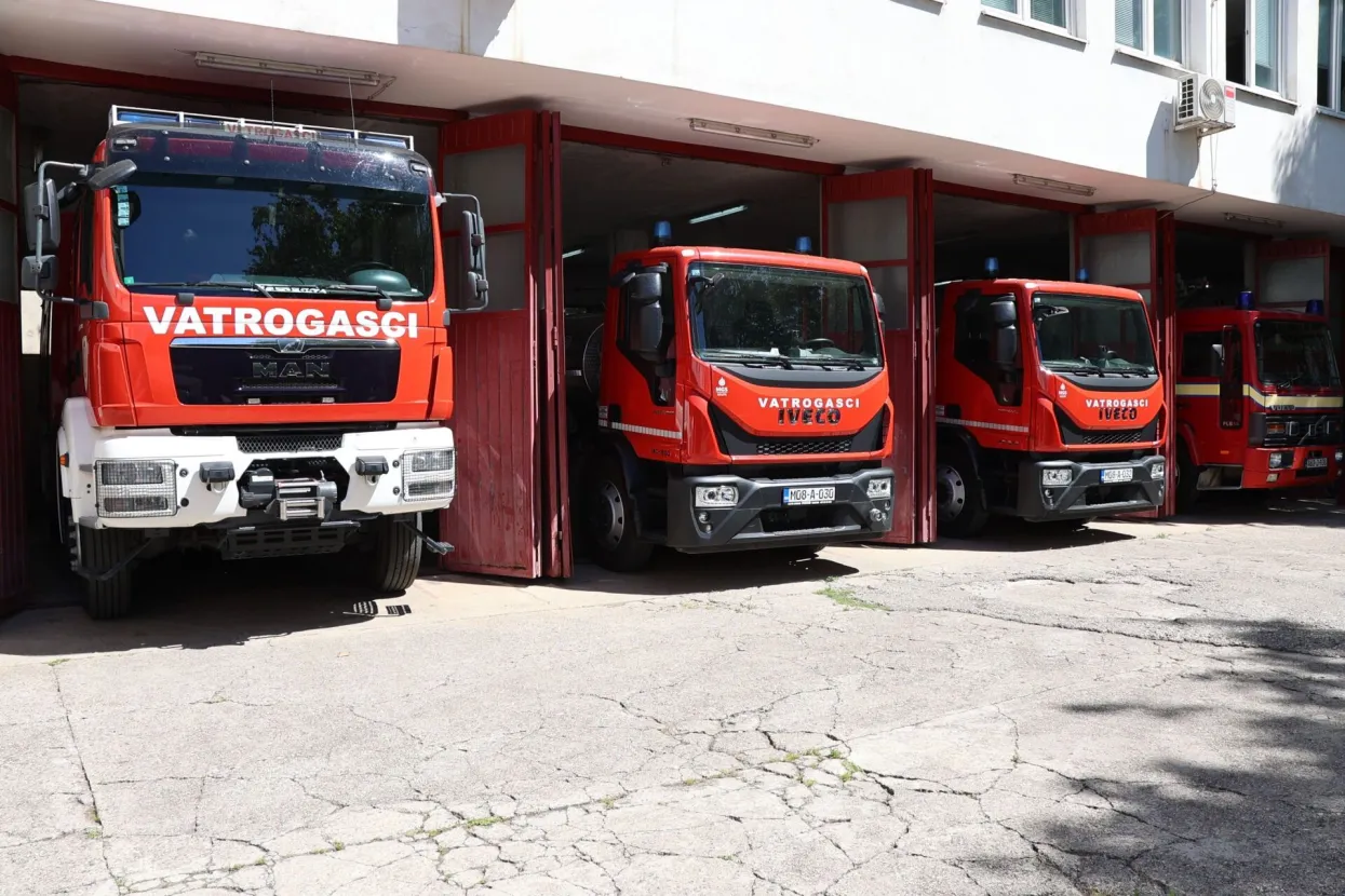MOSTAR, 7. svibnja (FENA) - Profesionalna vatrogasna postrojba (PVP) Mostar u srijedu je proslavila MeД'unarodni dan vatrogasaca, sv.Florijana - nebeskog zaЕЎtitnika vatrogasaca.(Foto FENA/Mario Obrdalj)