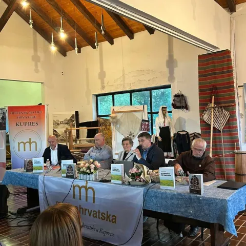 Promovirana knjiga 'Kupreški spomenar' autorice Ružice Hrnjkaš Živković 