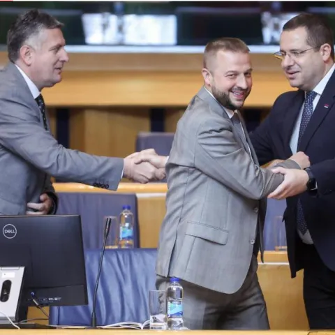 Nametnu li stranci odluke, bit će to još jedna "pobjeda" unitarista i poraz "propalih" državnih institucija