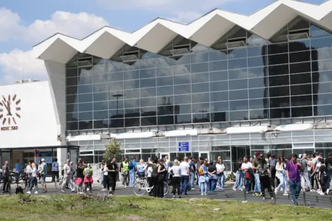 Srbija obiteljima stradalih u Novom Sadu mora platiti po 43.000 eura 