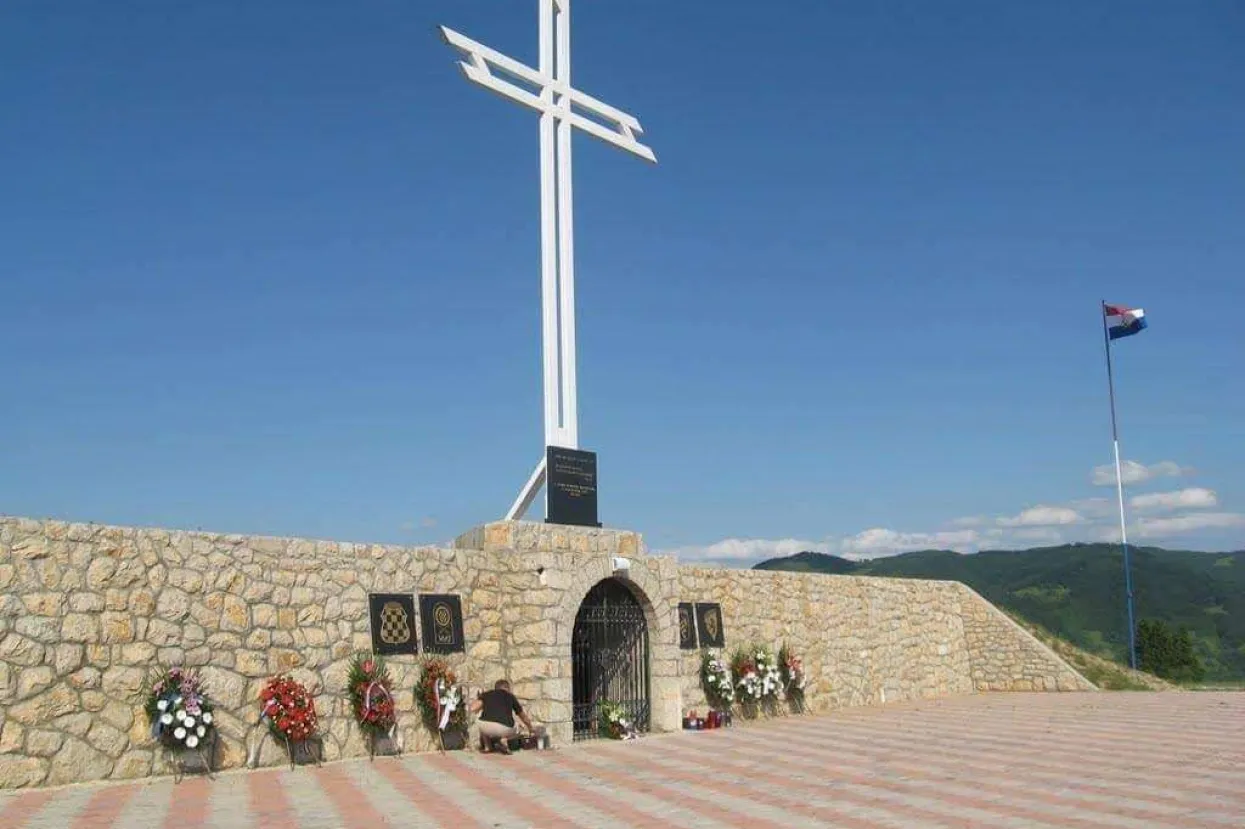 Skandalozno provociranje Hrvata na Pješčari uz klanjanje, prijetnje i uvrede