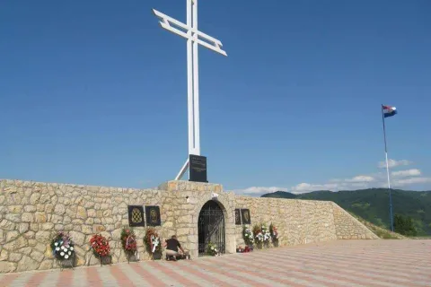 Skandalozno provociranje Hrvata na Pješčari uz klanjanje, prijetnje i uvrede