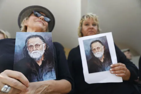 Na sarajevskom groblju Bare brojni građani i javne osobe oprostile su se danas od legendarnog bh. glumca Josipa Pejakovića