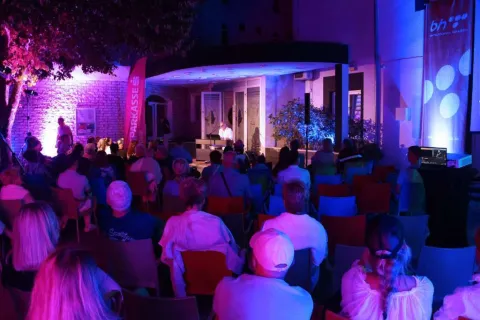 "Mostarsko ljeto 2025": Večer posvećena Oliveru Dragojeviću dirnula publiku u Mostaru 