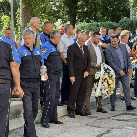 TRAVNIK, 31. srpnja (FENA) - U Travniku je u četvrtak obilježena 27. godišnjica ubojstva policijskog službenika Policijske stanice Travnik, pokojnog Ante Valjana. (Foto FENA/Duško Pucar)