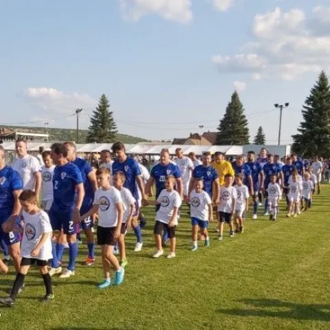 LIVNO, 7. kolovoza (FENA) - U sklopu Livanjskog kulturnog ljeta u Livnu je u četvrtak održan humanitarni glazbeno-sportski spektakl "Srce Livna 2025".(FotoFENA/Mario Lončar)