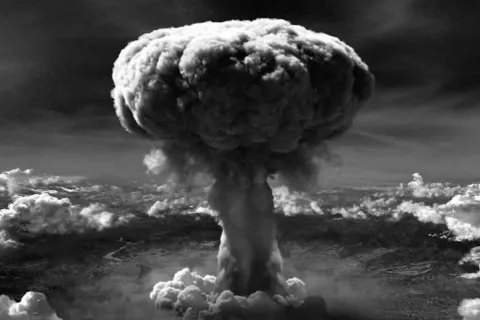 Bačena atomska bomba na Nagasaki