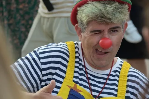 ДЊAPLJINA, 9. kolovoza (FENA) вЂ" ДЊapljinski meД'unarodni ljetni karneval, koji je zapoДЌeo u petak, ove godine donosi raznovrsne i kreativne maske, a posebnu paЕѕnju privukle su nove grupe koje se prvi put predstavljaju publici.(Foto FENA/TO ДЊapljinka)