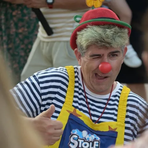 ДЊAPLJINA, 9. kolovoza (FENA) вЂ" ДЊapljinski meД'unarodni ljetni karneval, koji je zapoДЌeo u petak, ove godine donosi raznovrsne i kreativne maske, a posebnu paЕѕnju privukle su nove grupe koje se prvi put predstavljaju publici.(Foto FENA/TO ДЊapljinka)