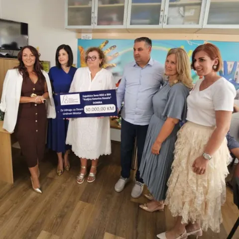 Zajednica žena HDZ-a BiH 'Kraljica Katarina Kosača' uručila donaciju Udruzi za Down sindrom Mostar 