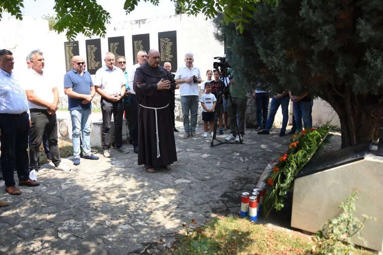 U Buni odana počast poginulim pripadnicima brigade Knez Branimir - Čitluk