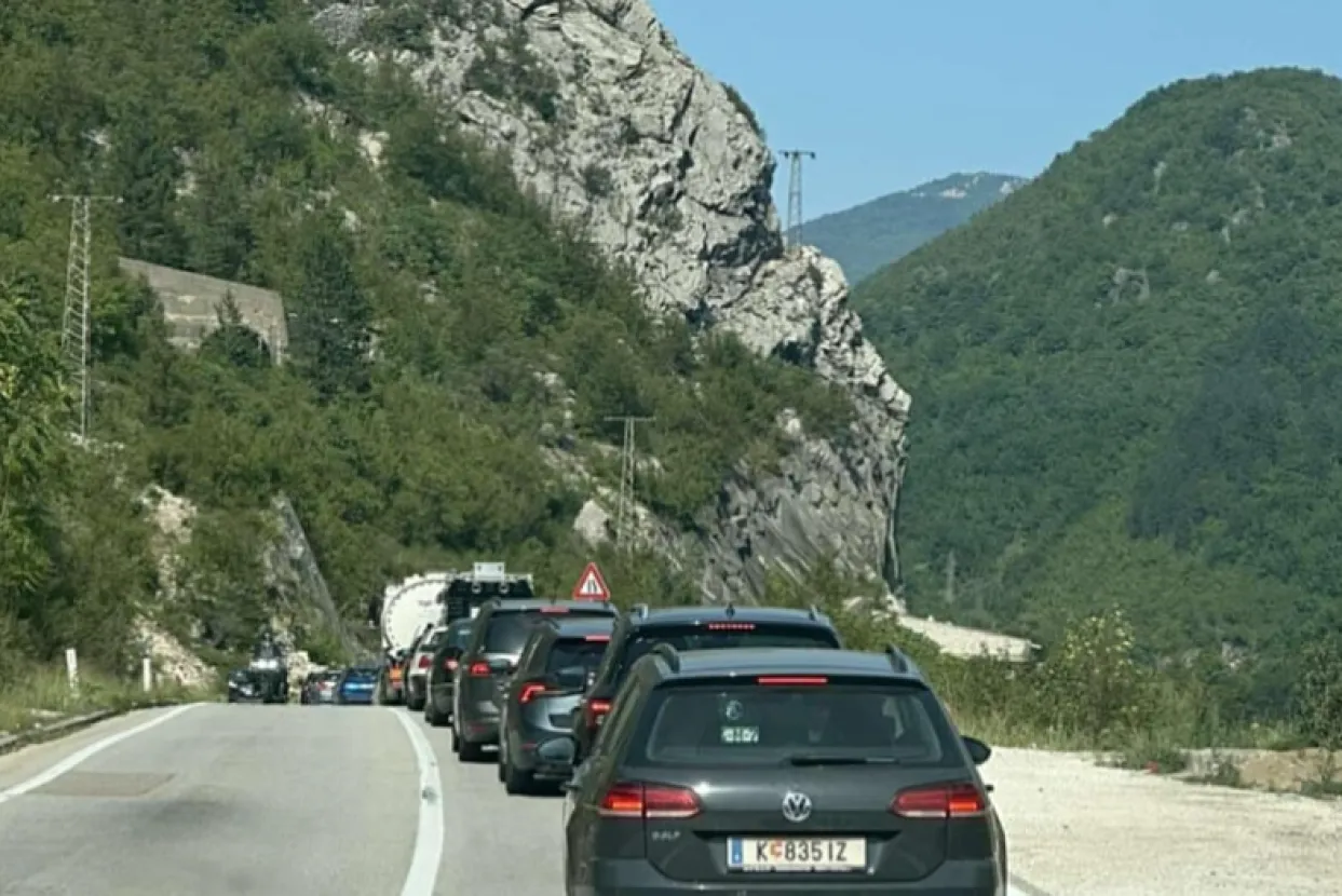Kilometarske kolone na putu Mostar - Jablanica