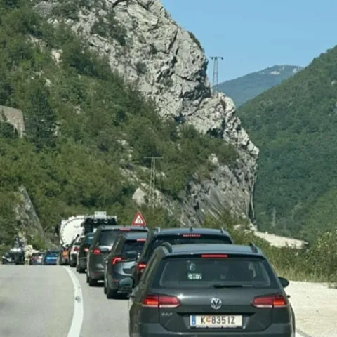 Kilometarske kolone na putu Mostar - Jablanica