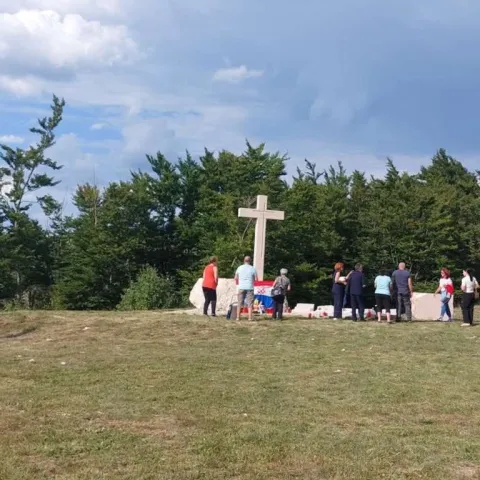 Spomen na žrtve partizanskih zločina u Paklinama 