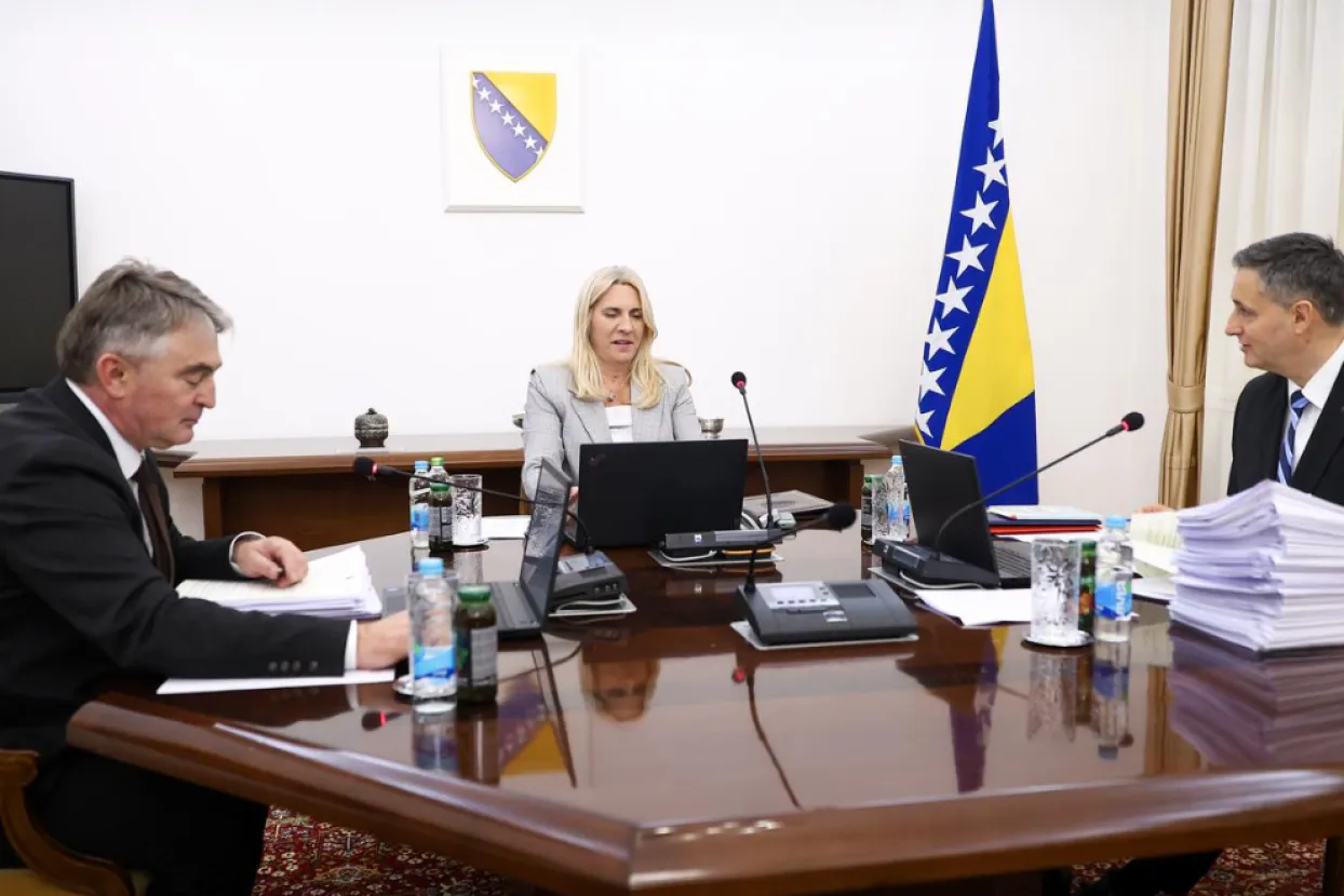 Kom&scaron;ić, Cvijanović i Bećirović