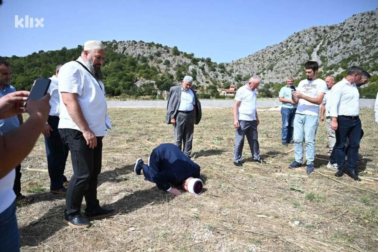 Mustafa Cerić na mjestu ilegalne gradnje u Stocu