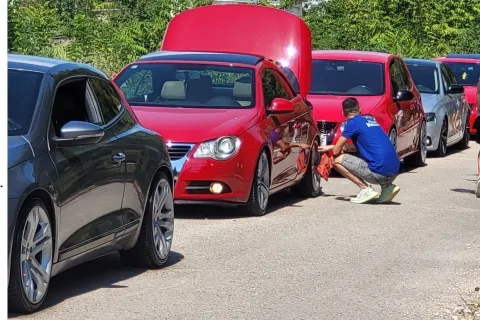 MOSTAR, 6. septembra (FENA) - Ljubitelji Volkswagena, Seata, Škoda te Audi vozila iz cijele regije okupili su se u subotu u Mostaru na događaju pod nazivom "1. VW Meet Mostar".