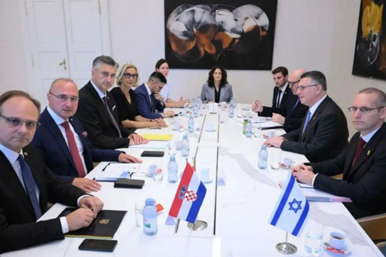 Hrvatski premijer Andrej Plenković s ministrom vanjskih poslova Države Izraela Gideonom Mosheom Sa'arom