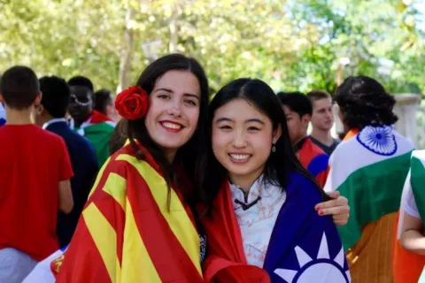 'Put oko svijeta za 80 minuta': Učenici UWC-a predstavljaju Mostarcima svoje zemlje i kulturu 