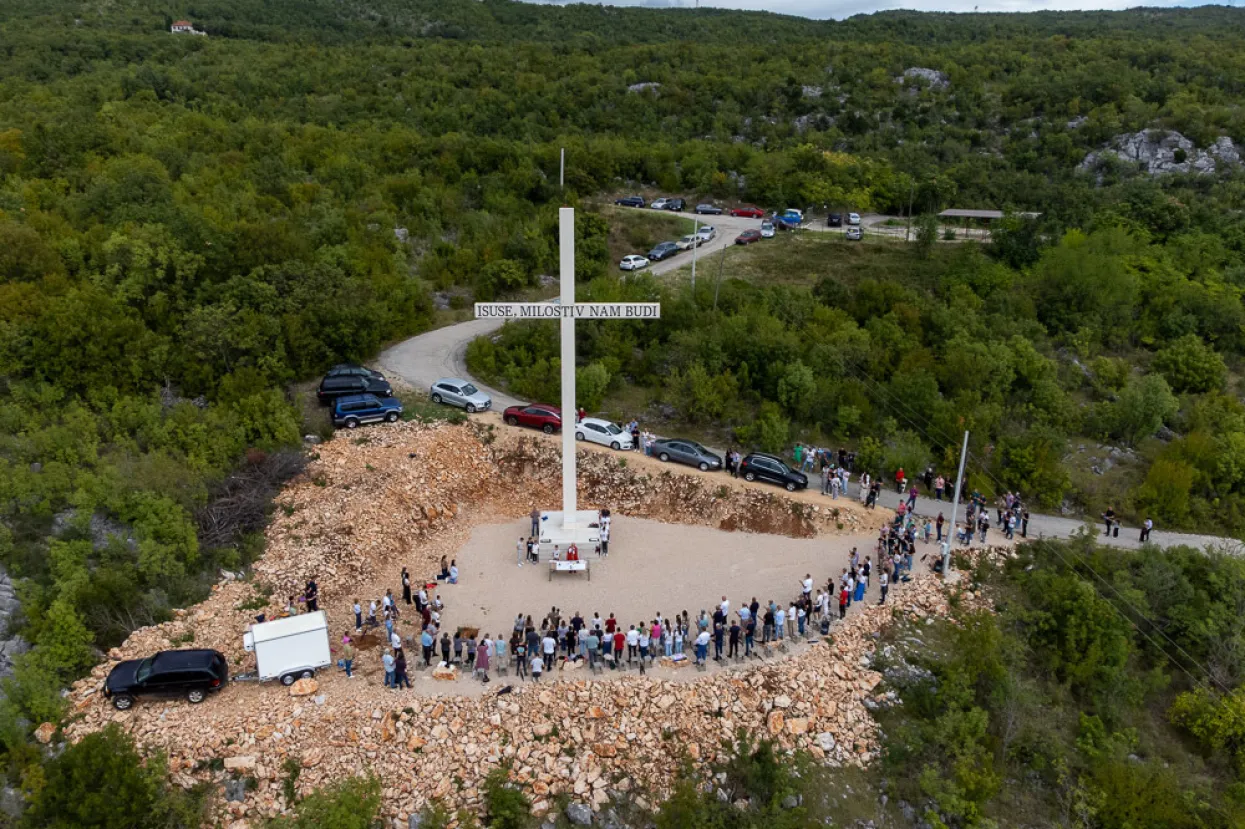 Blagoslovljen novi križ iznad Gruda