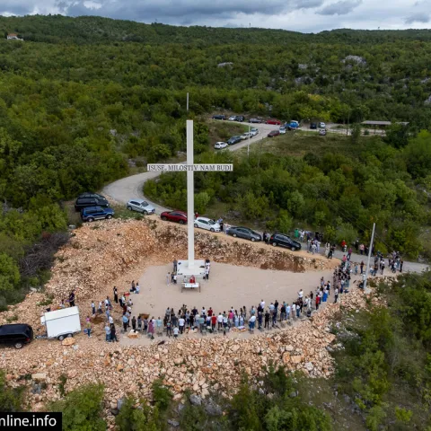 Blagoslovljen novi križ iznad Gruda