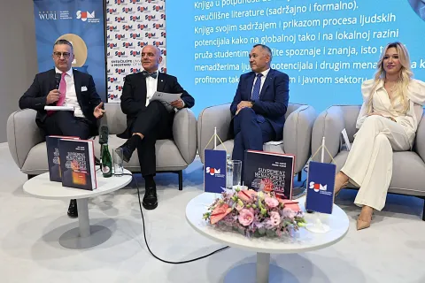MOSTAR, 18. rujna (FENA) – Predstavljanje knjige ''Suvremeni menadžment ljudskih potencijala – teorija i praksa'' u zgradi SUMIT - Kampus Rodoč. (Foto FENA/ES)