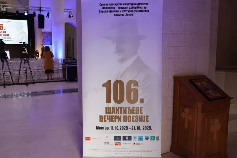 MOSTAR, 11. listopada (FENA) – U sabornoj crkvi Svete Trojice u Mostaru svečano su otvorene 106. po redu "Šantićeve večeri poezije", manifestacija posvećena uspomeni na velikog mostarskog pjesnika Aleksu Šantića.(Foto FENA/Mario Obrdalj)