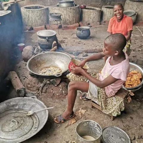 Pomozimo djeci u Kongu: Misijska juha na platou franjevačkog samostana u Mostaru 