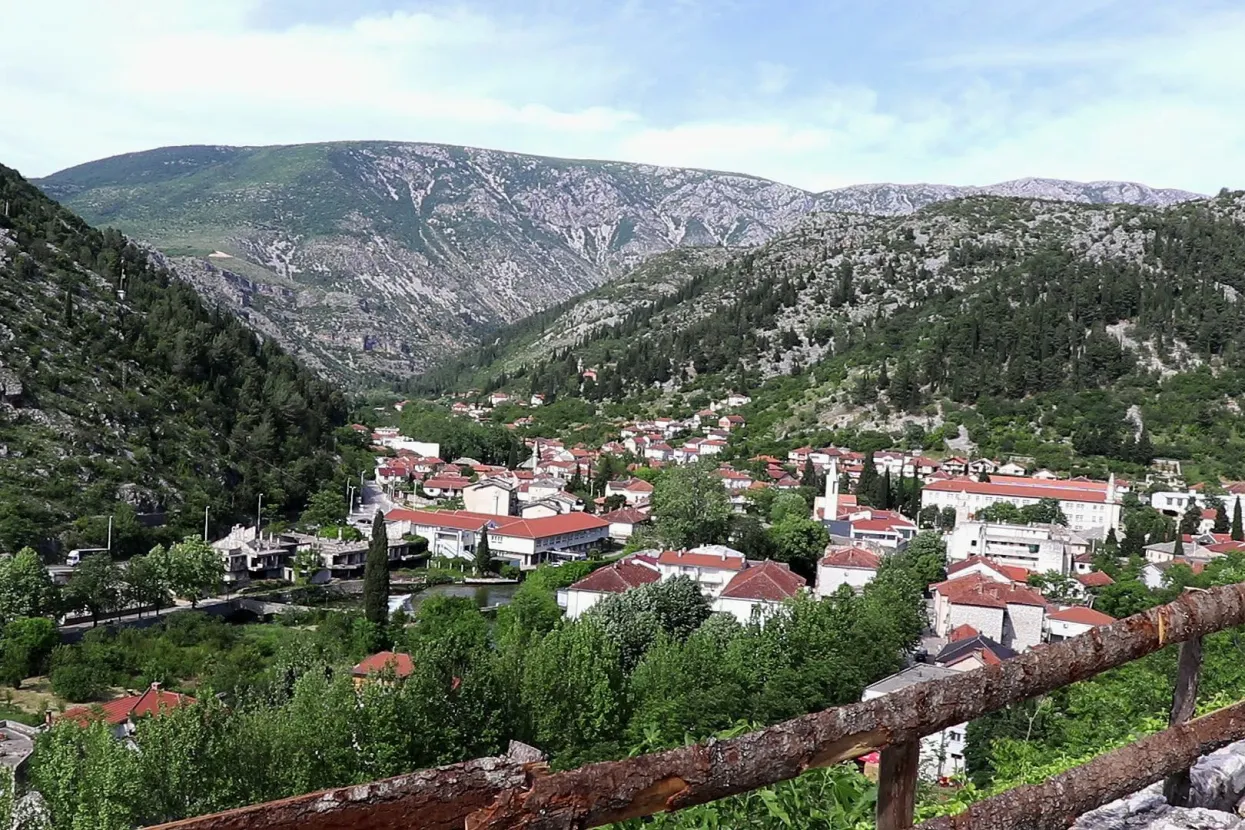 STOLAC, 20. svibnja (FENA) – U Stocu je u petak otvorena sedma tradicionalna dvodnevna manifestacija "Stolačka tarča" čime je Grad Stolac postao "srednjovjekovni centar" Bosne i Hercegovine.(Foto FENA/ES)