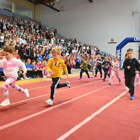 Više od 800 mališana sudjelovalo u središnjem programu 'Dječje nedjelje' u Ljubuškom