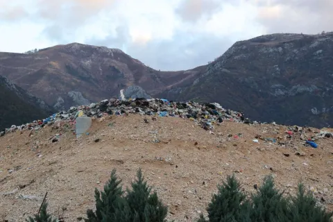 Požar na deponiji Uborak