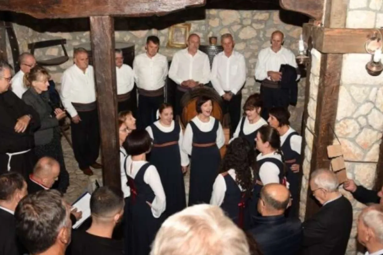 Završnica 'Dana Matice hrvatske u Brotnju' u znaku poezije i kušanja mladog vina