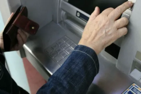 Lažne novčanice i u bankomatima: Bankovna službenica u Odžaku otkrila krivotvorene marke