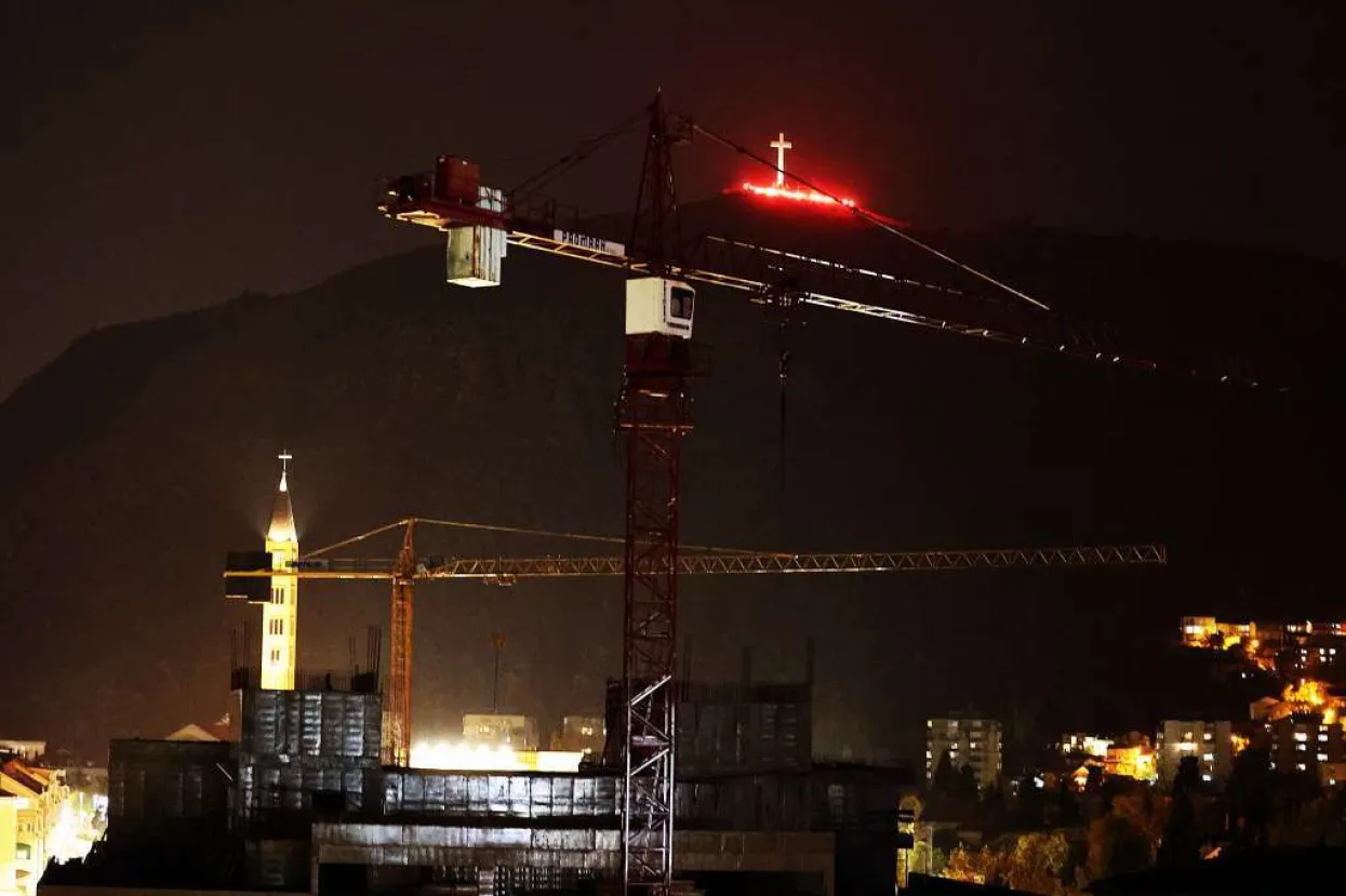 Mostar se prisjetio Vukovara i Škabrnje: Baklje na Humu i svijeće i molitve u Vukovarskoj