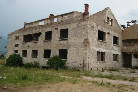 Osnovna škola "Bratstvo i Jedinstvo" u naselju Potoci, Bijelo Polje kod Mostara