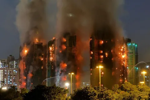 Gore neboderi u Hong Kongu